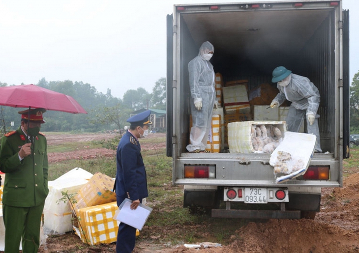 Nhiều trường hợp sử dụng mạng xã hội để bán hàng lậu, hàng giả - Ảnh 1. Nhiều trường hợp sử dụng mạng xã hội để bán hàng lậu, hàng giả - Ảnh 1.