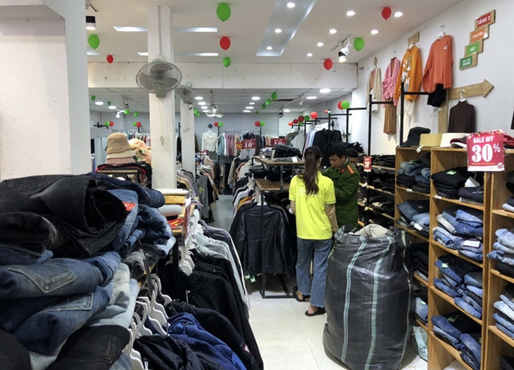 Nhiều trường hợp sử dụng mạng xã hội để bán hàng lậu, hàng giả - Ảnh 4. Nhiều trường hợp sử dụng mạng xã hội để bán hàng lậu, hàng giả - Ảnh 4.