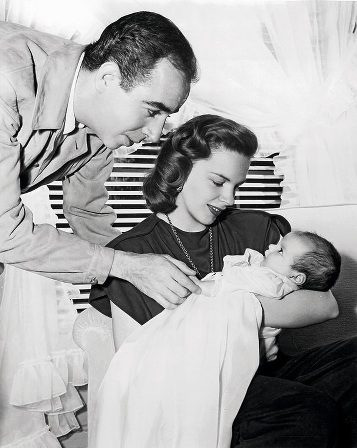 Góc khuất showbiz: Frances Ethel Gumm, người nổi tiếng bất hạnh nhất Hollywood - Ảnh 3. Góc khuất showbiz: Frances Ethel Gumm, người nổi tiếng bất hạnh nhất Hollywood - Ảnh 3.