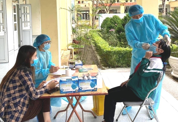 Hải Dương có trên 180 ca mắc trong ngày, Quảng Ninh lo lắng dịch lây sang học sinh - Ảnh 1. Hải Dương có trên 180 ca mắc trong ngày, Quảng Ninh lo lắng dịch lây sang học sinh - Ảnh 1.