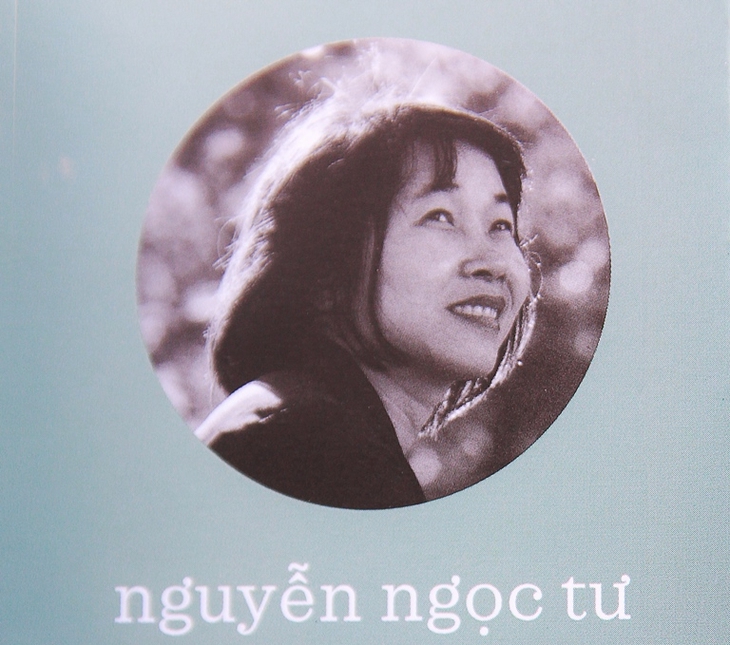 Nguyễn Ngọc Tư ‘Hong tay khói lạnh’ chào 2022 - Ảnh 2. Nguyễn Ngọc Tư ‘Hong tay khói lạnh’ chào 2022 - Ảnh 2.