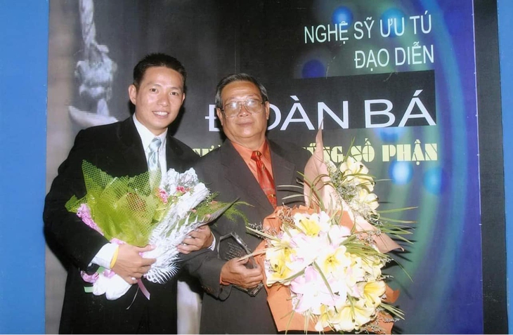Đạo diễn Đoàn Bình của nhiều gameshow giải trí qua đời do tai nạn giao thông - Ảnh 3. Đạo diễn Đoàn Bình của nhiều gameshow giải trí qua đời do tai nạn giao thông - Ảnh 3.