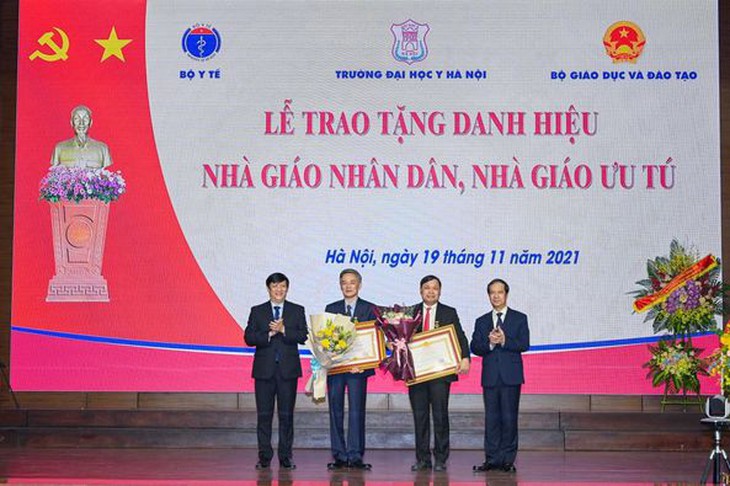 PGS.TS Trần Danh Cường nhận danh hiệu Nhà giáo ưu tú - Ảnh 2.