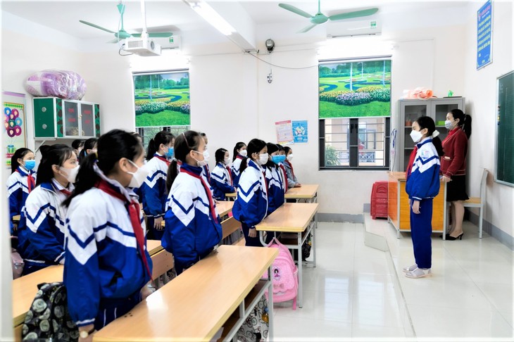 Nhiều địa phương mở cửa đón học sinh đến trường học trực tiếp - Ảnh 2. Nhiều địa phương mở cửa đón học sinh đến trường học trực tiếp - Ảnh 2.