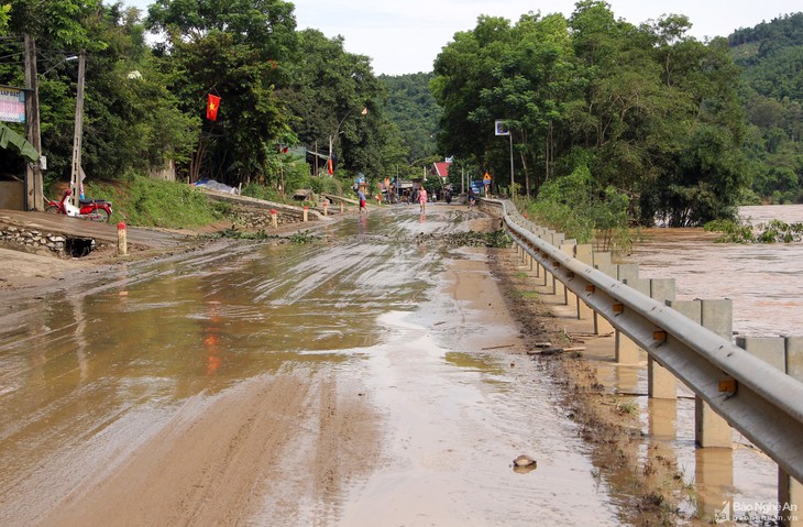 Người dân không nên chủ quan đi qua ngầm tràn, đánh cá, vớt củi - Ảnh 3.
