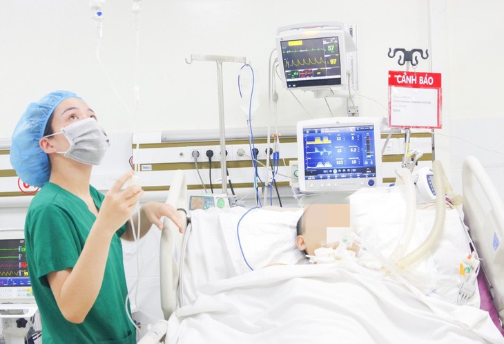 Can thiệp ECMO, cứu sống nam sinh viên bị tai nạn giao thông nguy kịch - Ảnh 2.