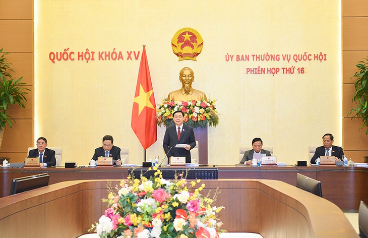 Ủy ban Thường vụ Quốc hội cho ý kiến về điều chỉnh tiền lương cơ sở - Ảnh 2.