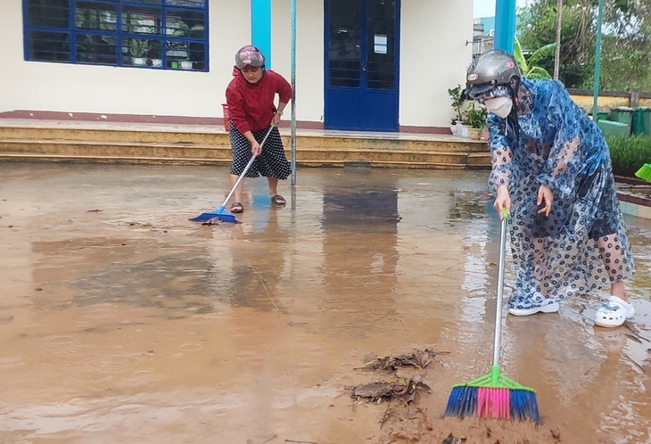 Mưa lớn gây ngập cục bộ, 28 trường ở Đà Nẵng phải cho học sinh nghỉ học - Ảnh 1. Mưa lớn gây ngập cục bộ, 28 trường ở Đà Nẵng phải cho học sinh nghỉ học - Ảnh 1.