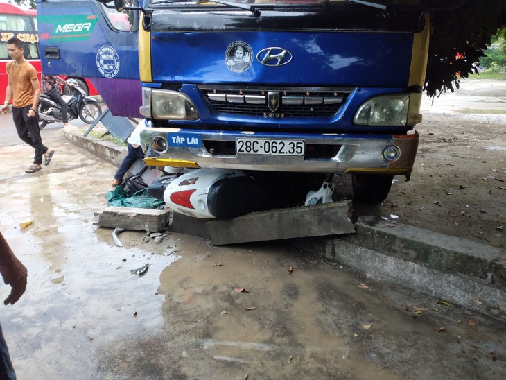 Nghiêm cấm giao phương tiện để học viên tự lái sau nhiều vụ tai nạn chết người - Ảnh 4. Nghiêm cấm giao phương tiện để học viên tự lái sau nhiều vụ tai nạn chết người - Ảnh 4.