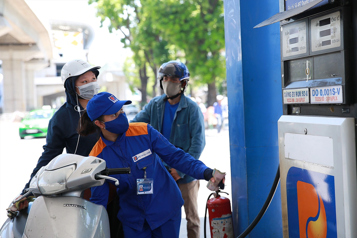 Giá xăng có thể tăng mạnh trong kỳ điều chỉnh tới - Ảnh 1. Giá xăng có thể tăng mạnh trong kỳ điều chỉnh tới - Ảnh 1.