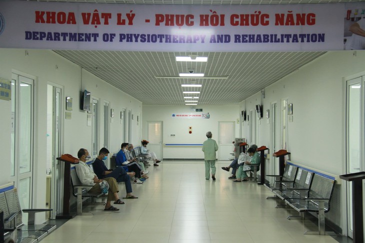 Điều trị bằng máy kéo giãn cột sống trong phục hồi chức năng - Ảnh 1. Điều trị bằng máy kéo giãn cột sống trong phục hồi chức năng - Ảnh 1.