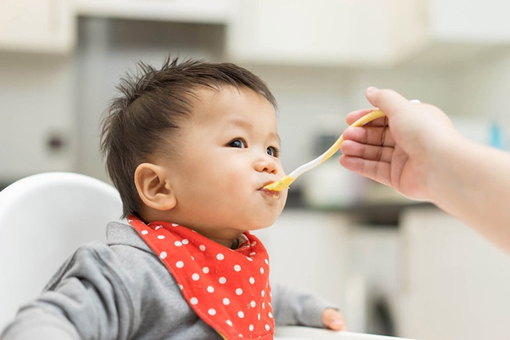 Cách chăm sóc trẻ bị viêm phế quản khi thời tiết chuyển mùa - Ảnh 4.