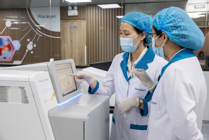 Không phải chờ kết quả gửi đi Mỹ, mẹ bầu có thể làm xét nghiệm NIPT v2 ngay tại Việt Nam - Ảnh 3. Không phải chờ kết quả gửi đi Mỹ, mẹ bầu có thể làm xét nghiệm NIPT v2 ngay tại Việt Nam - Ảnh 3.