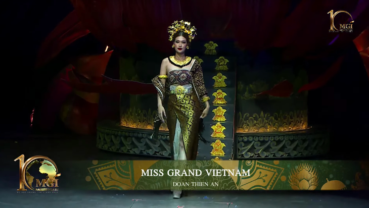 "Đọ" thần thái nữ thần của Thùy Tiên và Đoàn Thiên Ân trong trang phục Bali - Ảnh 2.