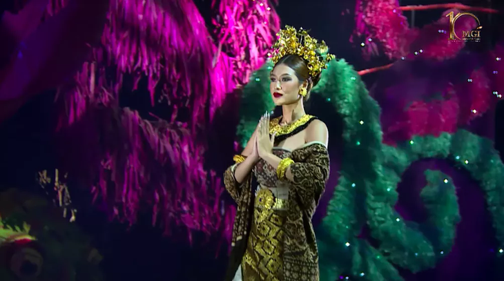 "Đọ" thần thái nữ thần của Thùy Tiên và Đoàn Thiên Ân trong trang phục Bali - Ảnh 4.