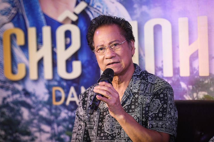 Chế Linh: "Tuổi 80 mà cứ hát mãi những bài yêu đương kể cũng ngại" - Ảnh 1.