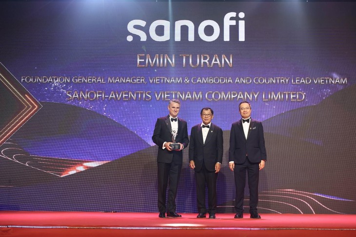 Ông Emin Turan - Tổng Giám đốc Sanofi Việt Nam được vinh danh "Doanh nhân Xuất sắc Châu Á 2022" - Ảnh 2.