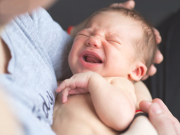 Con khóc đêm, mẹ kiệt sức- "bộ đôi" ám ảnh của mẹ sau sinh - Ảnh 1.