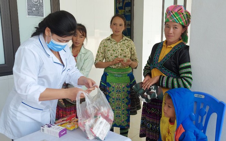 Nữ hộ sinh Bản Mù ‘mê’ làm thiện nguyện