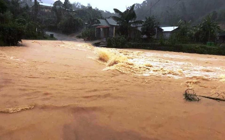 Áp thấp nhiệt đới gây mưa lớn, đề phòng thiên tai dồn dập