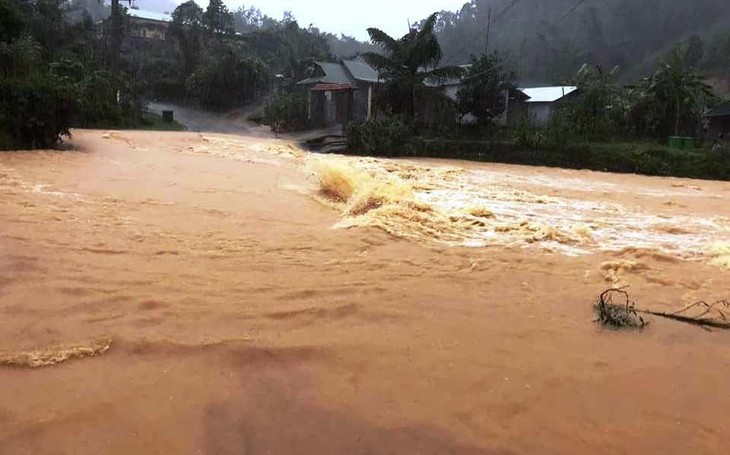 Áp thấp nhiệt đới gây mưa lớn, đề phòng thiên tai dồn dập - Ảnh 3.