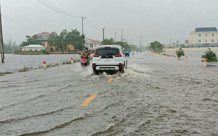 Thủ tướng: Sẵn sàng ứng phó với áp thấp nhiệt đới có khả năng mạnh lên thành bão