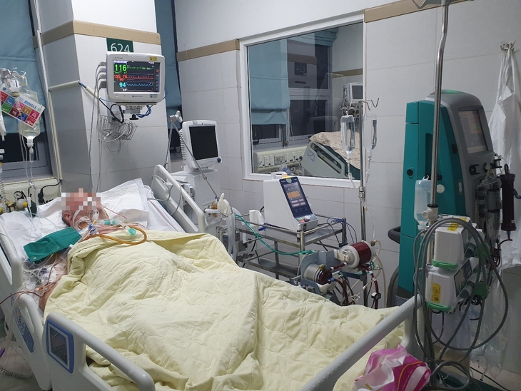 Người đàn ông ngoại quốc mắc sốt rét ác tính, nhóm máu hiếm Rh (-) thoát chết - Ảnh 2.