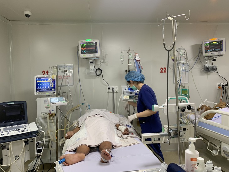 Bệnh nhân sốt xuất huyết năm nay vào sốc sớm, tái sốc nhiều - Ảnh 1. Bệnh nhân sốt xuất huyết năm nay vào sốc sớm, tái sốc nhiều - Ảnh 1.