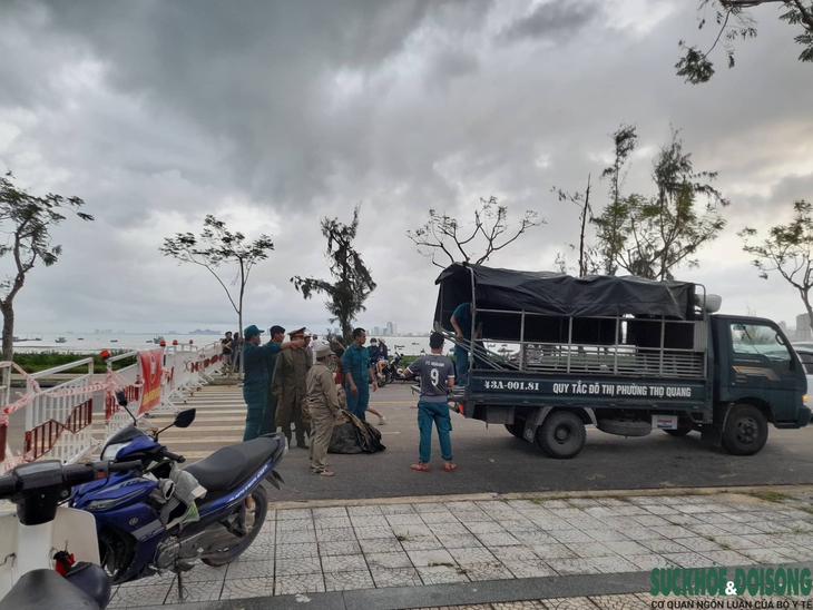 Bán đảo Sơn Trà bị sạt lở nặng sau mưa lũ, nhiều tuyến đường bị nứt toác - Ảnh 9.