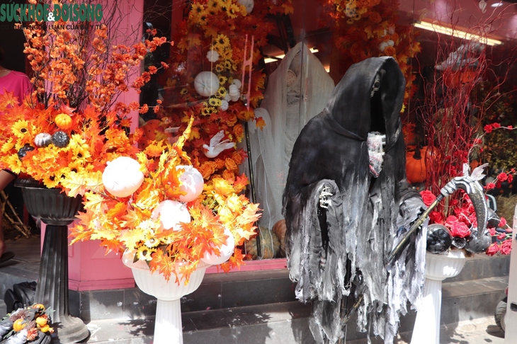 Đồ chơi kinh dị 'đổ bộ' phố Hàng Mã trước thềm Halloween - Ảnh 5.