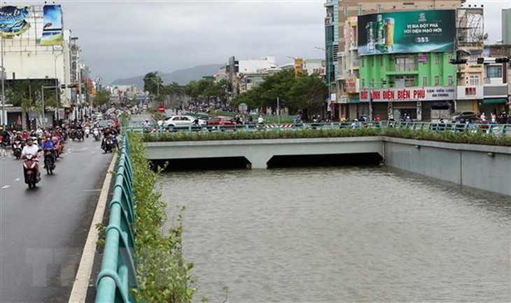 Đà Nẵng khẩn trương khắc phục thiệt hại sau trận ngập lụt lịch sử - Ảnh 1. Đà Nẵng khẩn trương khắc phục thiệt hại sau trận ngập lụt lịch sử - Ảnh 1.