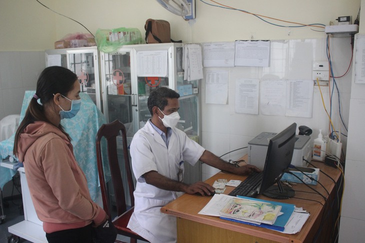 Xóa nỗi lo bệnh tật nơi rừng sâu, núi cao - Ảnh 2. Xóa nỗi lo bệnh tật nơi rừng sâu, núi cao - Ảnh 2.