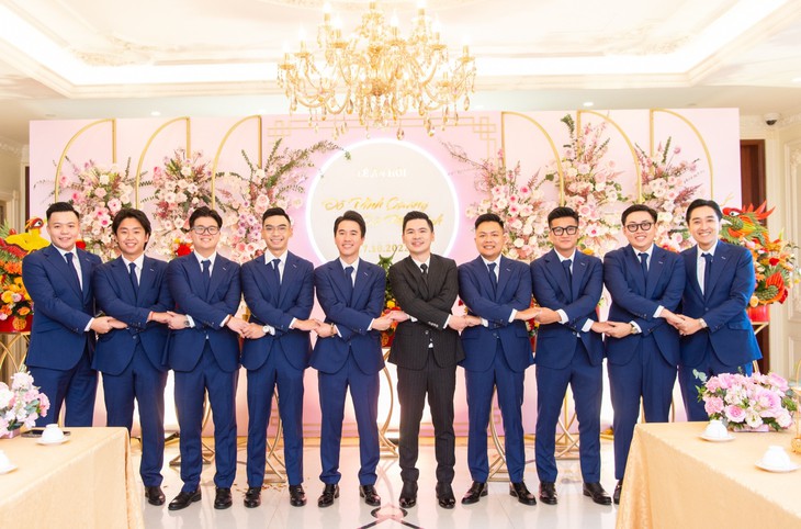 Hoa hậu Đỗ Mỹ Linh xinh đẹp trong lễ ăn hỏi với con trai bầu Hiển - Ảnh 1. Hoa hậu Đỗ Mỹ Linh xinh đẹp trong lễ ăn hỏi với con trai bầu Hiển - Ảnh 1.