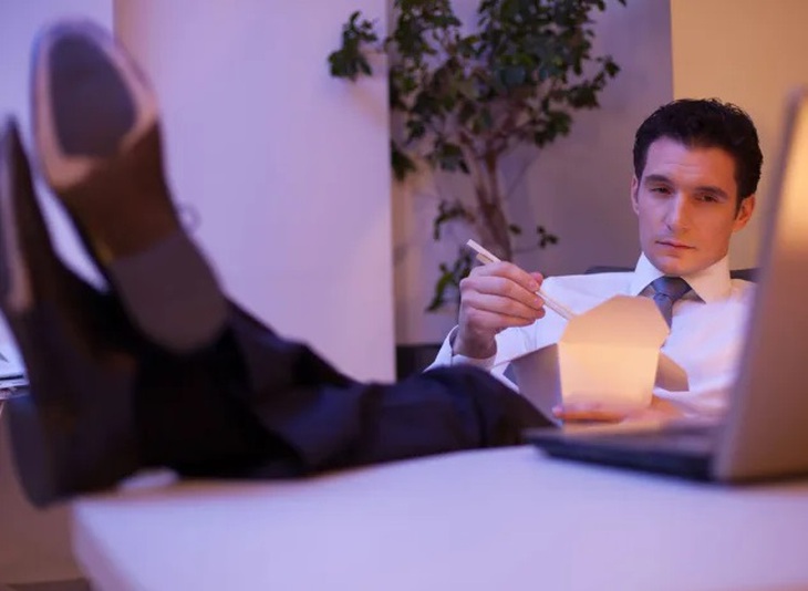 Điều gì xảy ra với cơ thể khi bạn ăn sau 7h tối mỗi ngày? - Ảnh 5. Điều gì xảy ra với cơ thể khi bạn ăn sau 7h tối mỗi ngày? - Ảnh 5.