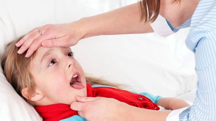 Trẻ thường xuyên viêm amidan, sốt… cần xử trí thế nào?- Ảnh 1.
