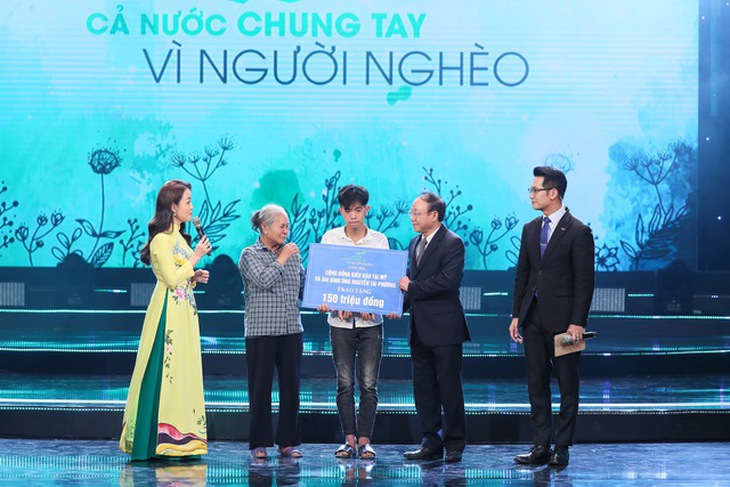 Thủ tướng: "Chung tay vì người nghèo" không chỉ là khẩu hiệu mà là những hành động cụ thể, thiết thực - Ảnh 5.