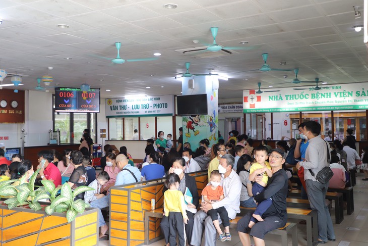 Bệnh viện Sản Nhi Bắc Ninh giảm quá tải bệnh nhi thời tiết giao mùa - Ảnh 1. Bệnh viện Sản Nhi Bắc Ninh giảm quá tải bệnh nhi thời tiết giao mùa - Ảnh 1.