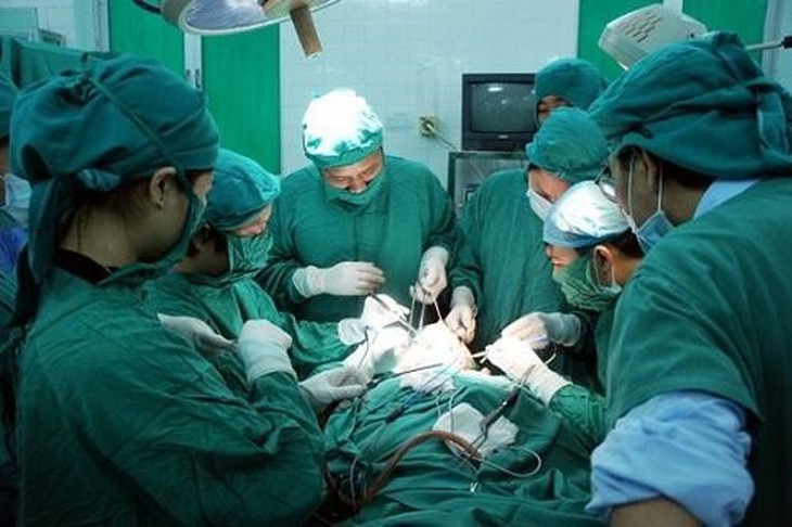 5 phương pháp điều trị ung thư phổ biến - Ảnh 1.