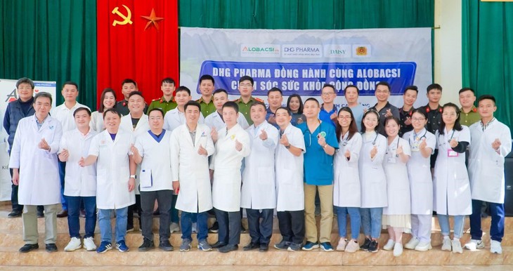 Dược Hậu Giang khám bệnh, phát thuốc cho hơn 1.250 đồng bào nơi địa đầu tổ quốc - Ảnh 2. Dược Hậu Giang khám bệnh, phát thuốc cho hơn 1.250 đồng bào nơi địa đầu tổ quốc - Ảnh 2.