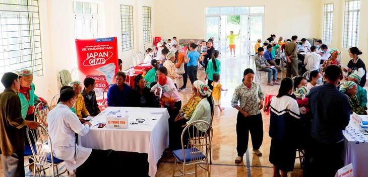 Dược Hậu Giang khám bệnh, phát thuốc cho hơn 1.250 đồng bào nơi địa đầu tổ quốc - Ảnh 4. Dược Hậu Giang khám bệnh, phát thuốc cho hơn 1.250 đồng bào nơi địa đầu tổ quốc - Ảnh 4.