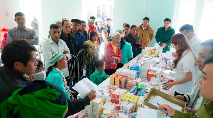 Dược Hậu Giang khám bệnh, phát thuốc cho hơn 1.250 đồng bào nơi địa đầu tổ quốc - Ảnh 6. Dược Hậu Giang khám bệnh, phát thuốc cho hơn 1.250 đồng bào nơi địa đầu tổ quốc - Ảnh 6.