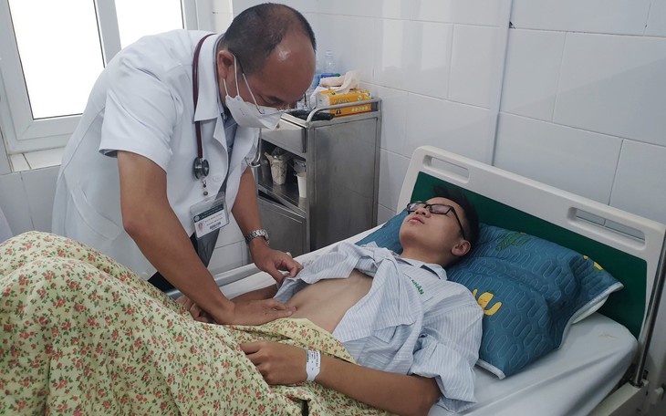 Lọc máu, chạy ECMO vì chủ quan với căn bệnh do muỗi đốt
