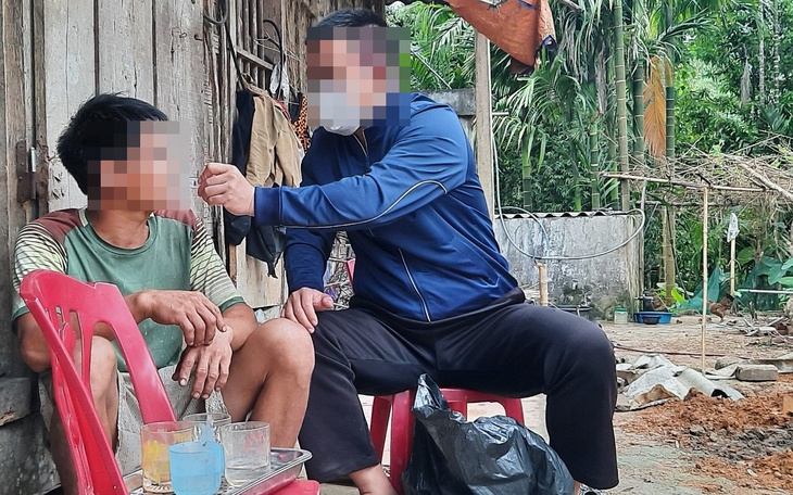 Thầm lặng nhóm đồng đẳng viên giúp người "có H" ở huyện biên giới