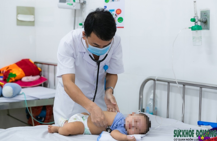 Nghệ An: Thời tiết chuyển mùa, hàng ngàn trẻ nhập viện - Ảnh 4. Nghệ An: Thời tiết chuyển mùa, hàng ngàn trẻ nhập viện - Ảnh 4.