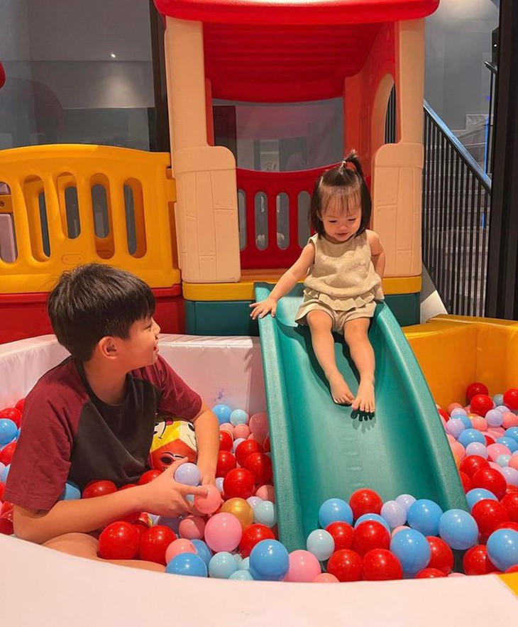 Phòng riêng của con gái Cường Đô la: Loạt đồ chơi đắt đỏ kết hợp phương pháp giáo dục Montessori - Ảnh 6.