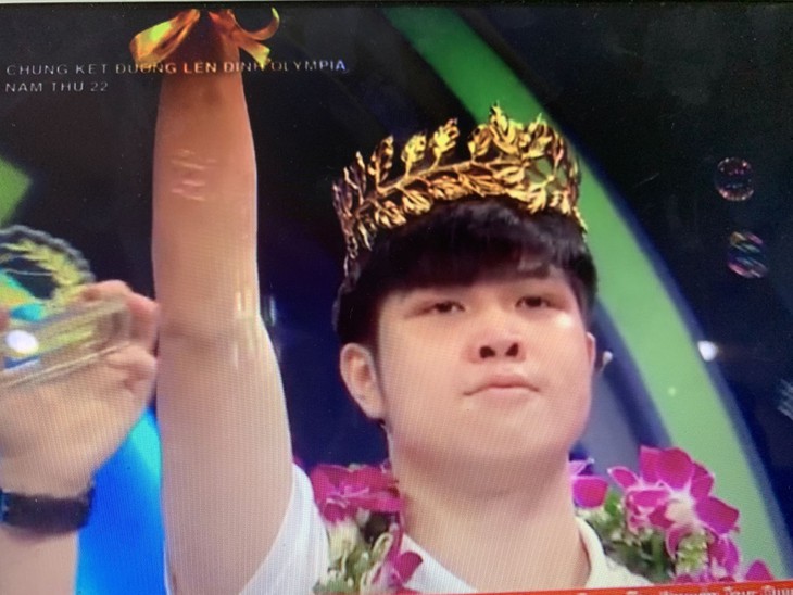 Nam sinh Đặng Lê Nguyên Vũ trở thành quán quân Đường lên đỉnh Olympia năm 2022 - Ảnh 1. Nam sinh Đặng Lê Nguyên Vũ trở thành quán quân Đường lên đỉnh Olympia năm 2022 - Ảnh 1.