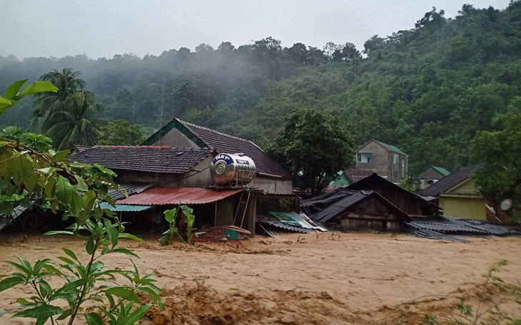Tan hoang bản làng sau lũ dữ