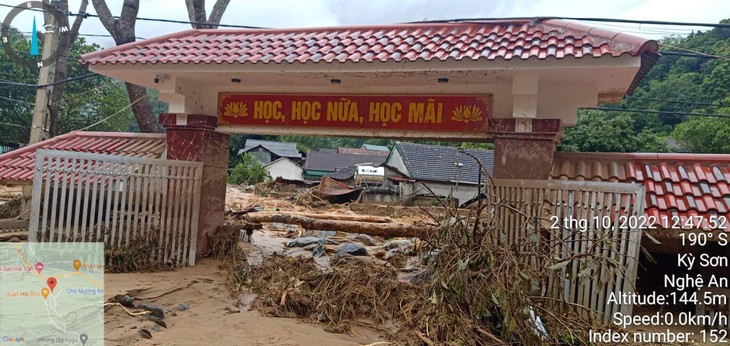 Nghệ An: Tan hoang bản làng sau lũ dữ - Ảnh 4.