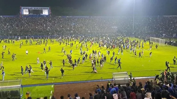 Bạo loạn khiến hàng trăm người thiệt mạng tại Indonesia - Ảnh 1. Bạo loạn khiến hàng trăm người thiệt mạng tại Indonesia - Ảnh 1.