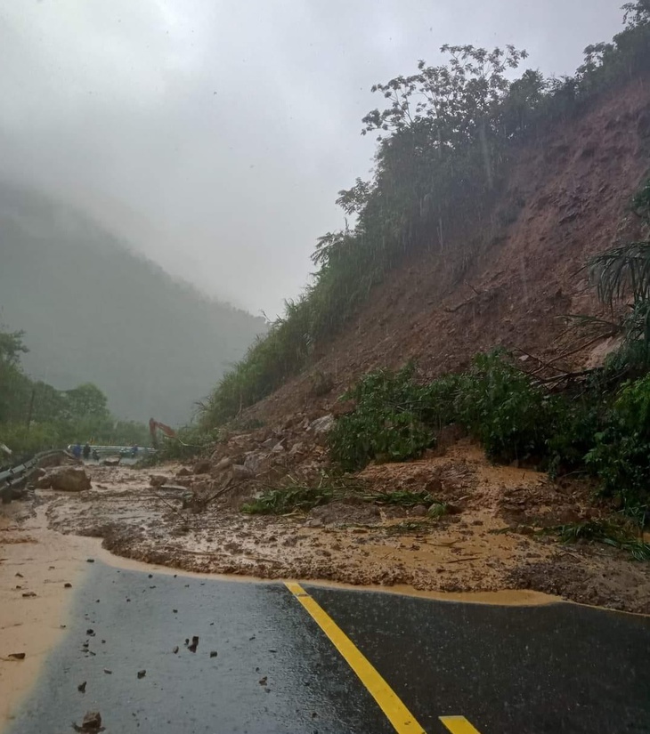 Nghệ An: Tan hoang bản làng sau lũ dữ - Ảnh 7.